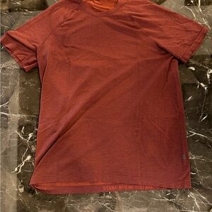 lululemon athletica Men's Short Sleeve Tee - Rust Red